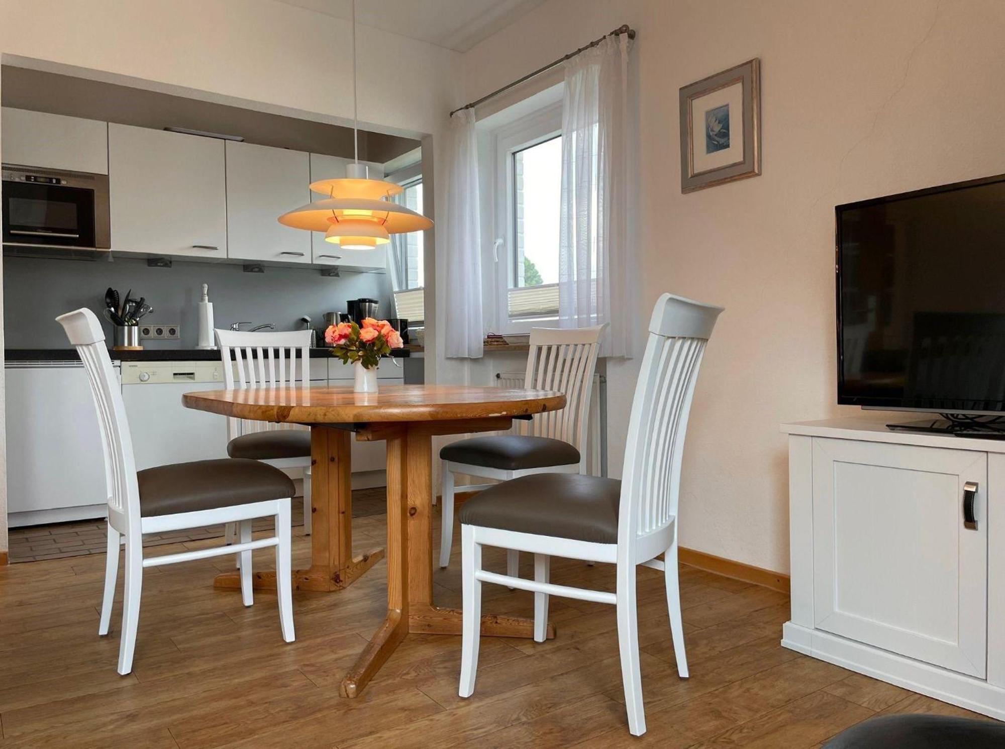Aalhues-ferienwohnung-ueber-2-etagen-fuer-4-erwachsene-und-1-kind *